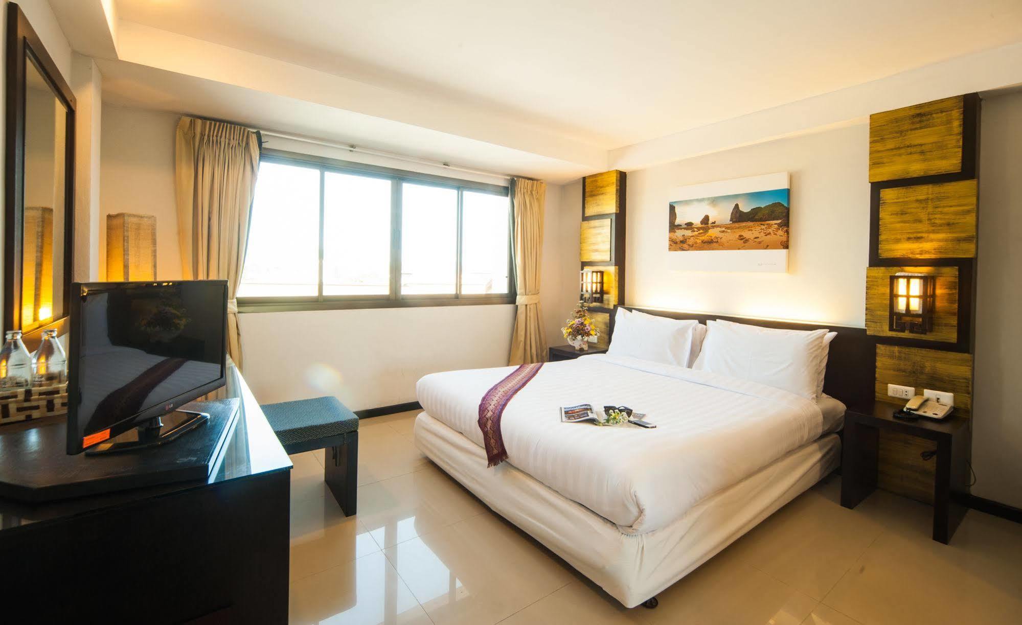 Crystal Inn Phuket Eksteriør billede